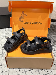 LV WEDGE SANDALS 25S 55 MM IN BLACK CALFSKIN