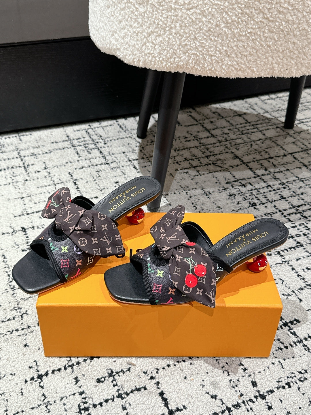 LV CHERRY HIGH HEELS 25S IN BLACK CALFSKIN WITH BOW STYLE 12