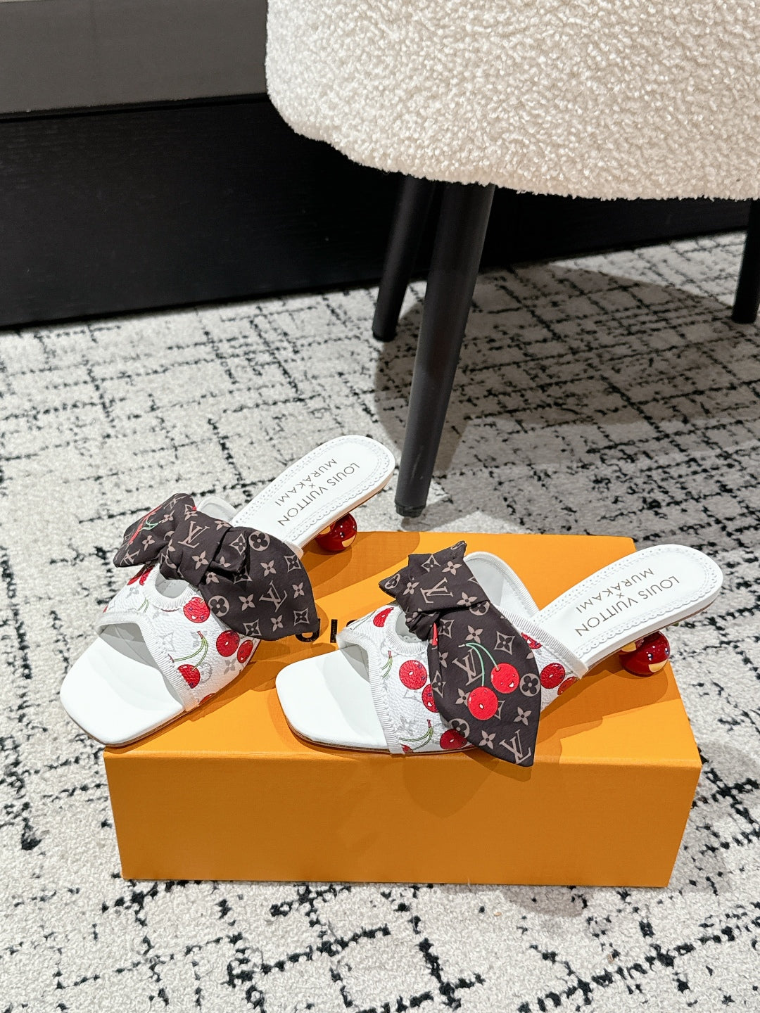 LV CHERRY HIGH HEELS 25S IN WHITE CALFSKIN WITH BOW STYLE 9