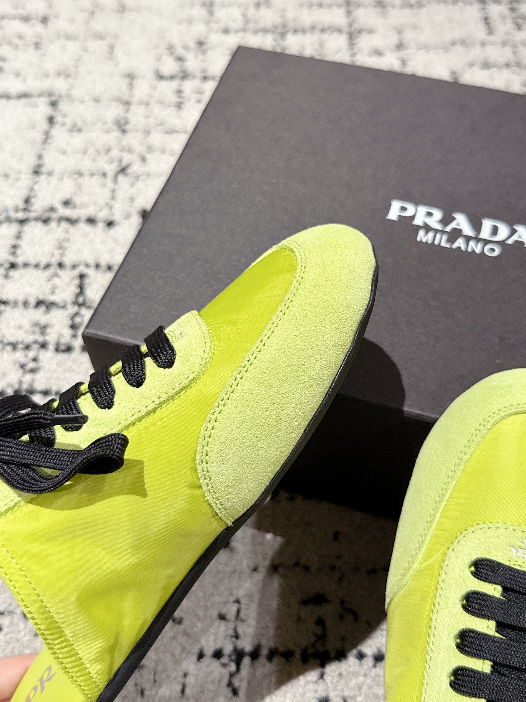 PRADA 25S DEXUN MULE IN LIME GREEN SUEDE LEATHER