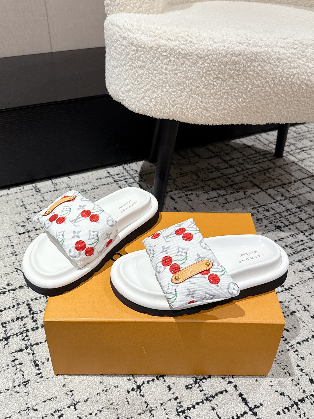 LV MIAMI-STYLE SANDALS 25S IN WHITE FABRIC AND CALFSKIN