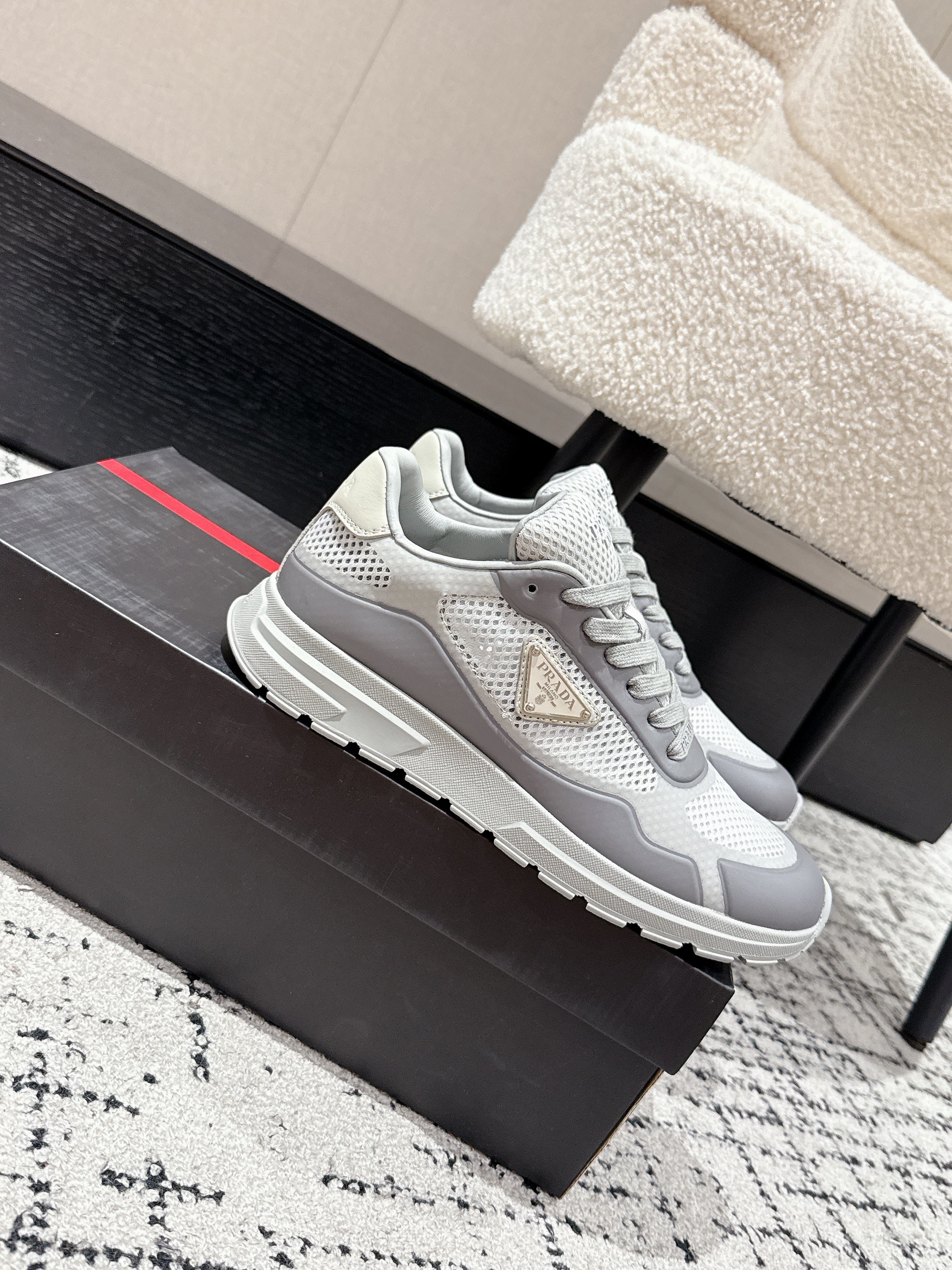PRADA 25S MEN SNEAKERS IN GRAY AND WHITE CANVAS