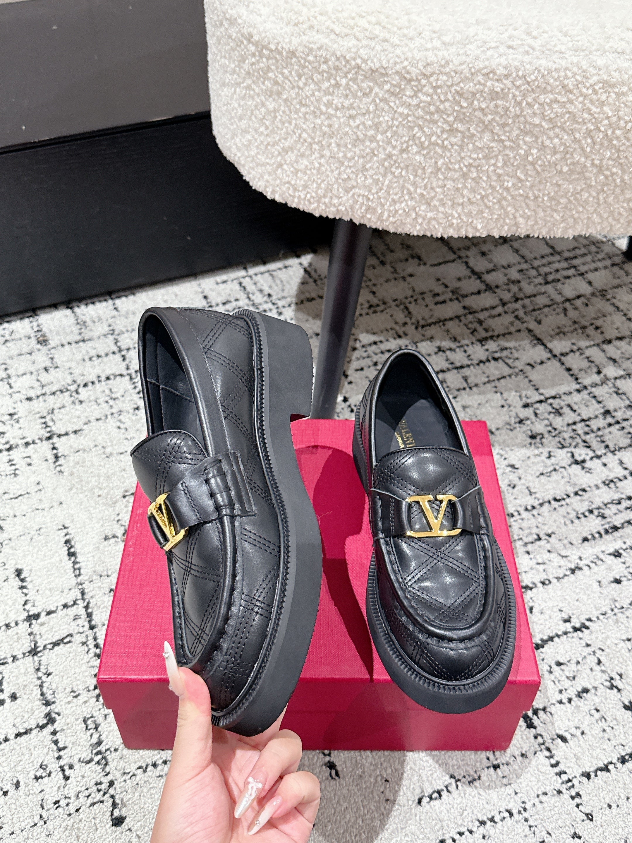 VLTN LOAFER 25S IN MATTE BLACK LEATHER WITH GOLD HARDWARE