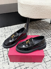 VLTN LOAFER 25S IN BLACK CALFSKIN WITH GOLD HARDWARE