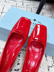 PRADA 26S SQUARE-TOE HIGH HEELS 35MM IN DARK RED PATENT CALFSKIN WITH LOGO