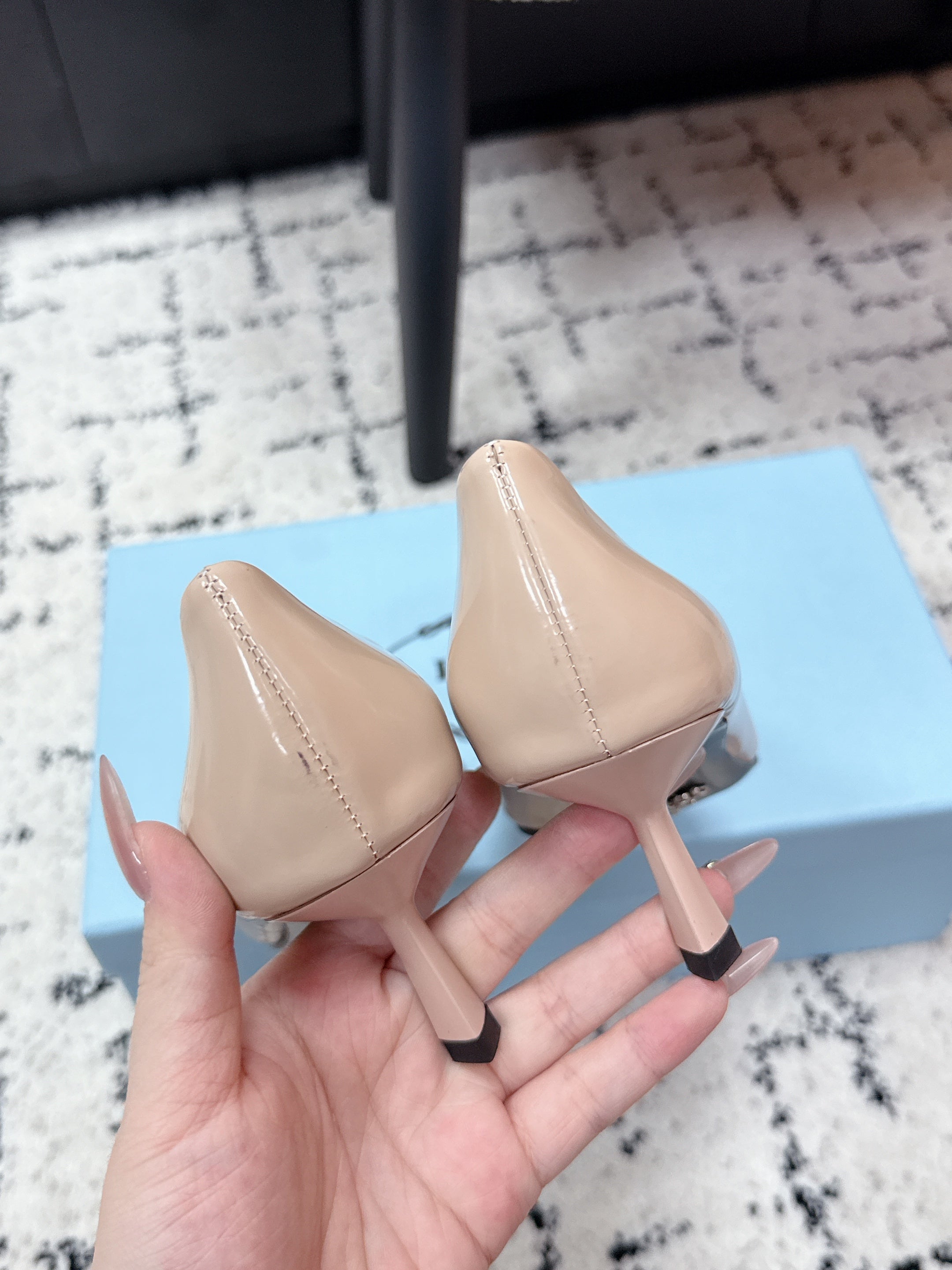 PRADA 26S POINTED-TOE HIGH HEELS 60MM IN BEIGE PATENT CALFSKIN WITH LOGO