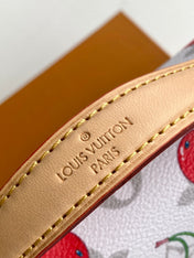 POCHETTE MÉTIS EAST WEST 21.5 IN WHITE WITH CHERRY PRINT MONOGRAM