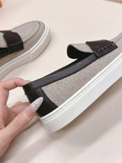 HM 25S SLIP-ON IN LIGHT GREY CANVAS AND BLACK LAMBSKIN