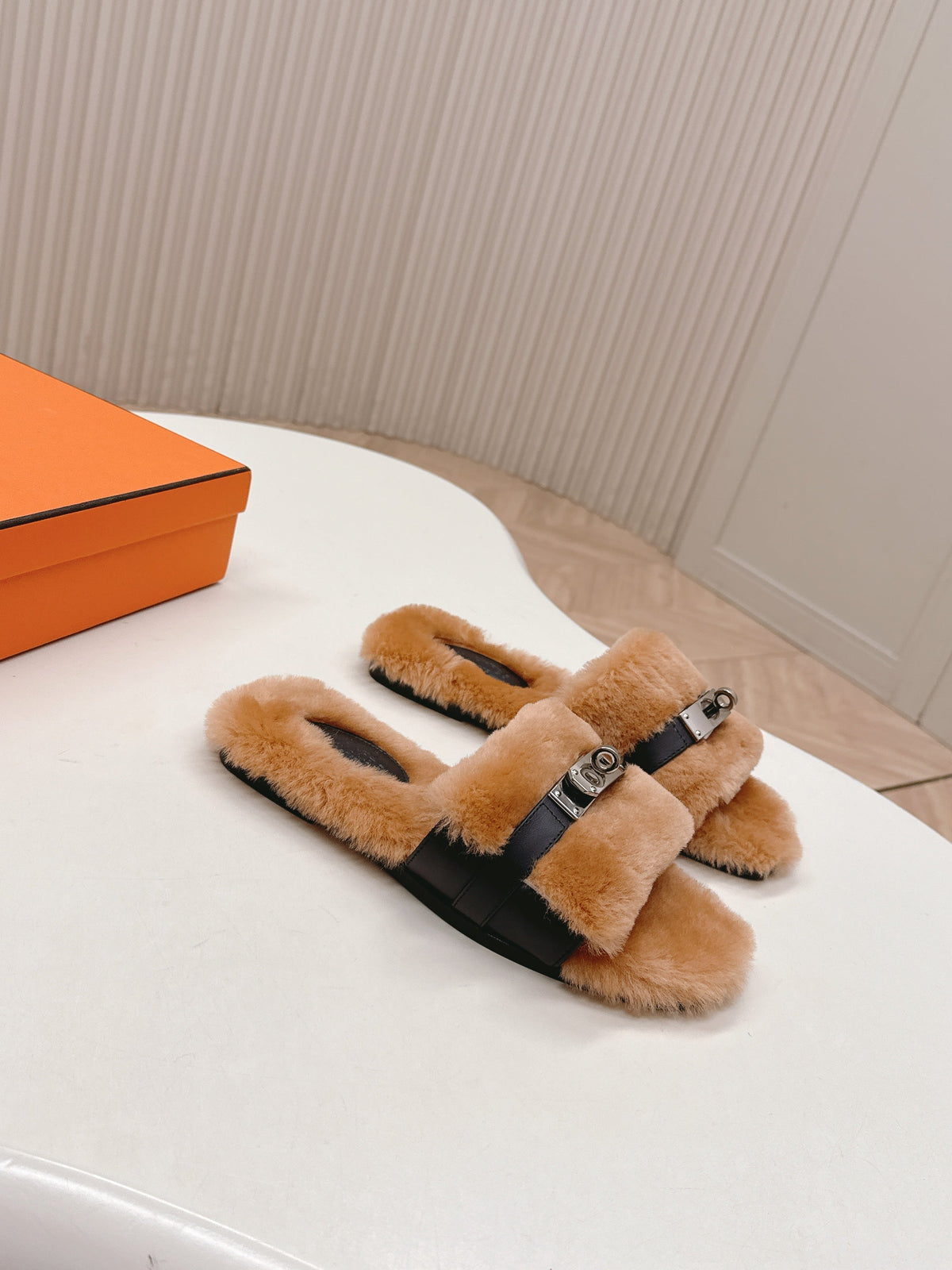 HM 25S ORAN SANDAL IN CLAY ORANGE SHEARLING WITH SILVER HARDWARE