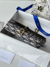 DIOR 25S MEDIUM SADDLE POUCH WITH CHAIN 21 IN BLUE BLACK DIOR OBLIQUE JACQUARD CANVAS AND CALFSKIN