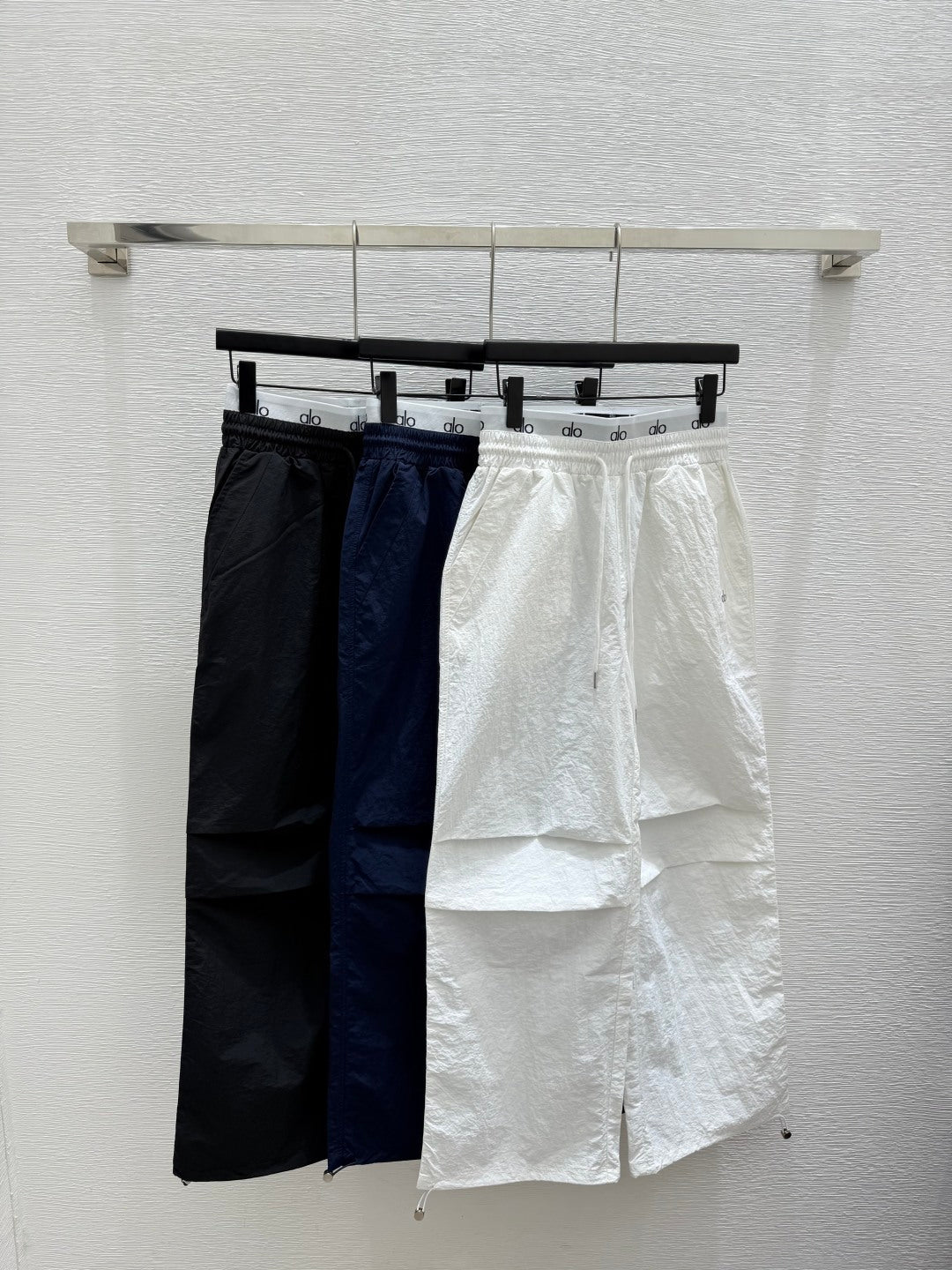 ALO STRAIGHT-LEG PANTS STYLE 84