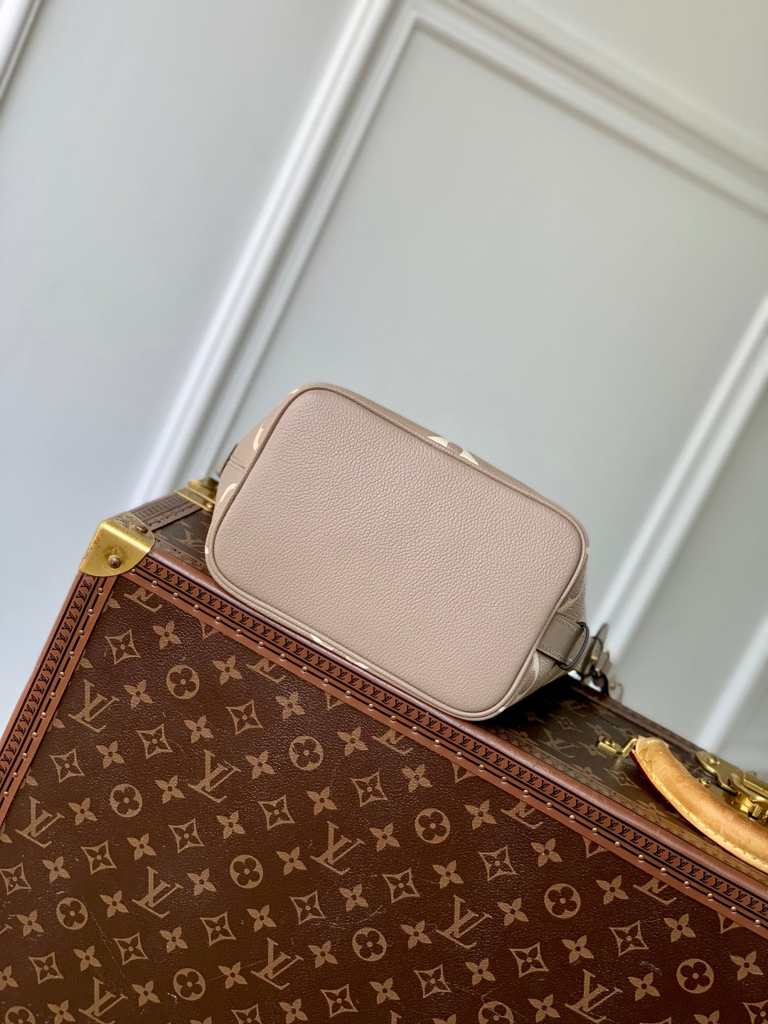 ALL IN BB BAG 18 IN TOURTERELLE GREY AND CREAM EMBOSSED COWHIDE
