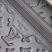 POCHETTE KASAI 24.5 IN BLACK MONOGRAM SHADOW CALFSKIN