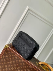 POCHETTE KASAI 24.5 IN BLACK MONOGRAM SHADOW CALFSKIN