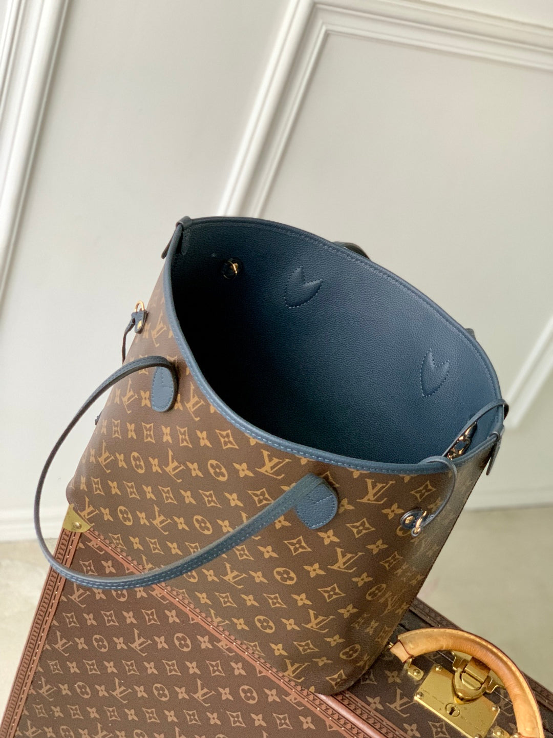 NEVERFULL BANDOULIÈRE INSIDE OUT BB 31 IN BROWN MONOGRAM CANVAS AND BLACK CALFSKIN