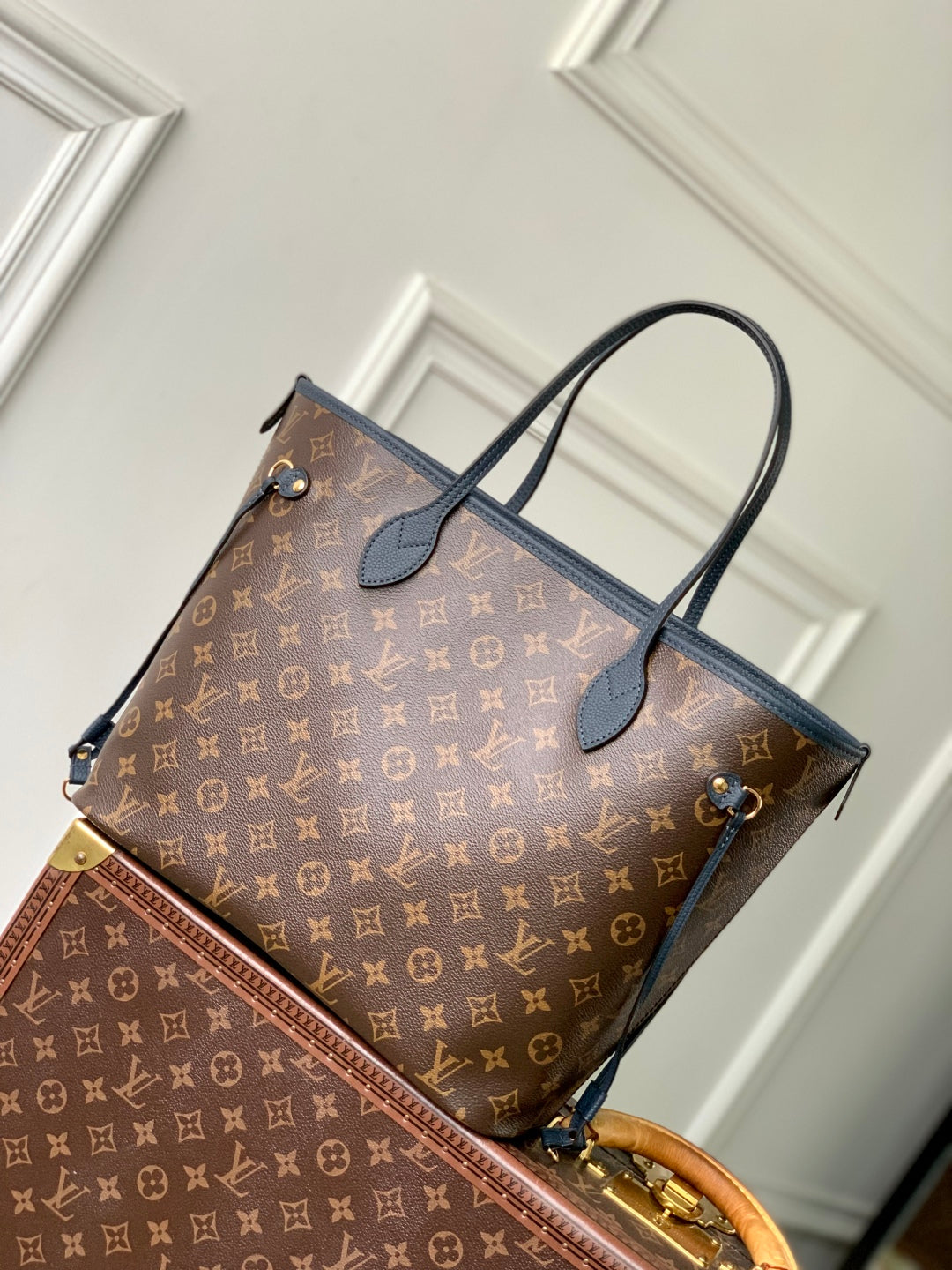 NEVERFULL BANDOULIÈRE INSIDE OUT BB 31 IN BROWN MONOGRAM CANVAS AND BLACK CALFSKIN