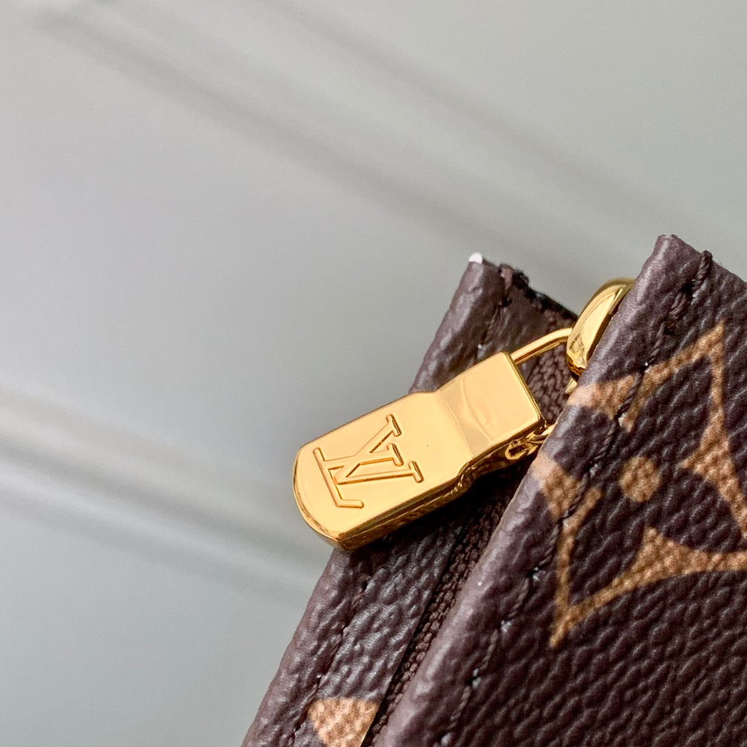 RIO TOILET POUCH 25 IN BROWN CANVAS MONOGRAM GOLD LOCK