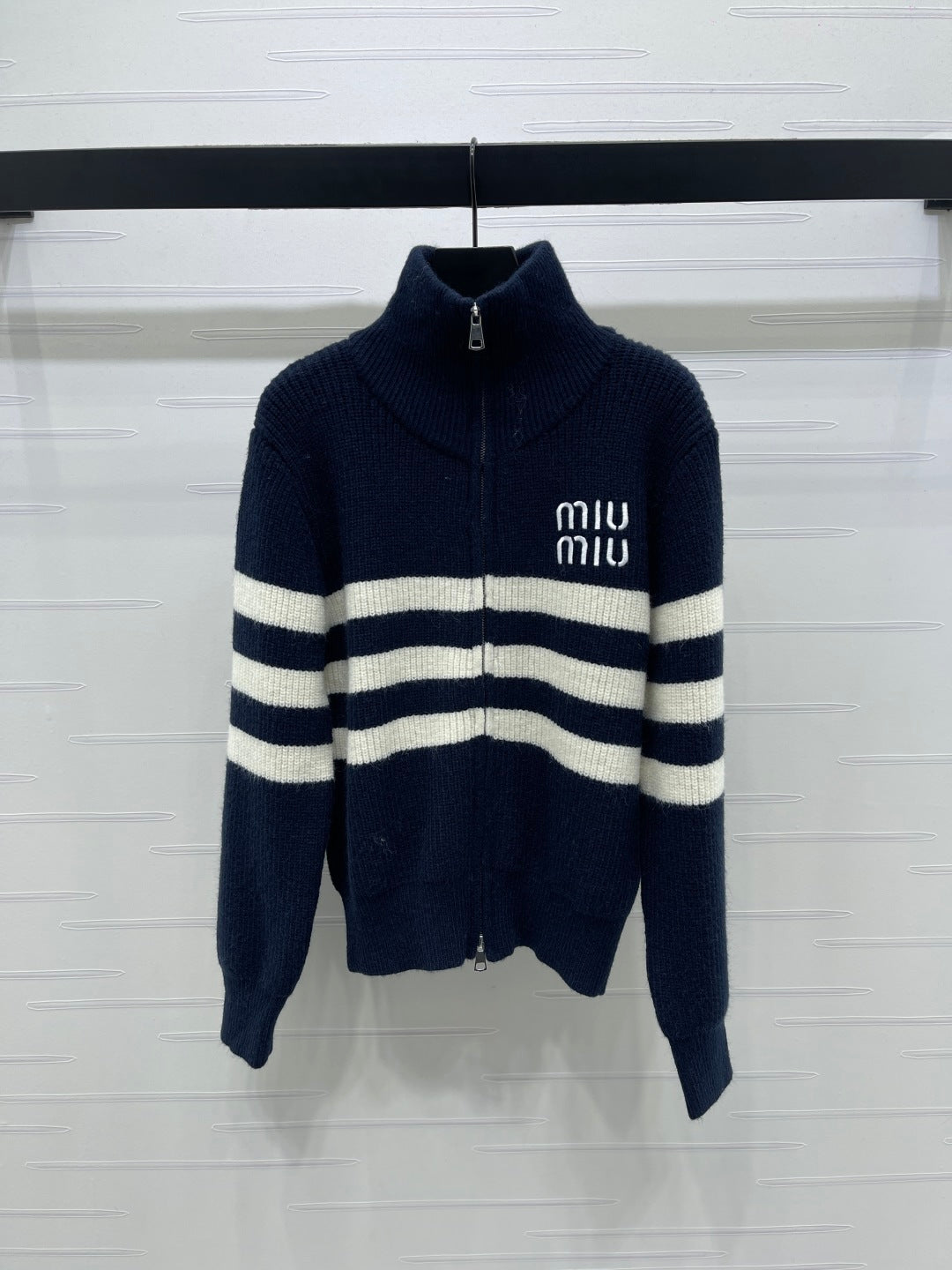 MIUMIU CARDIGAN STYLE 527