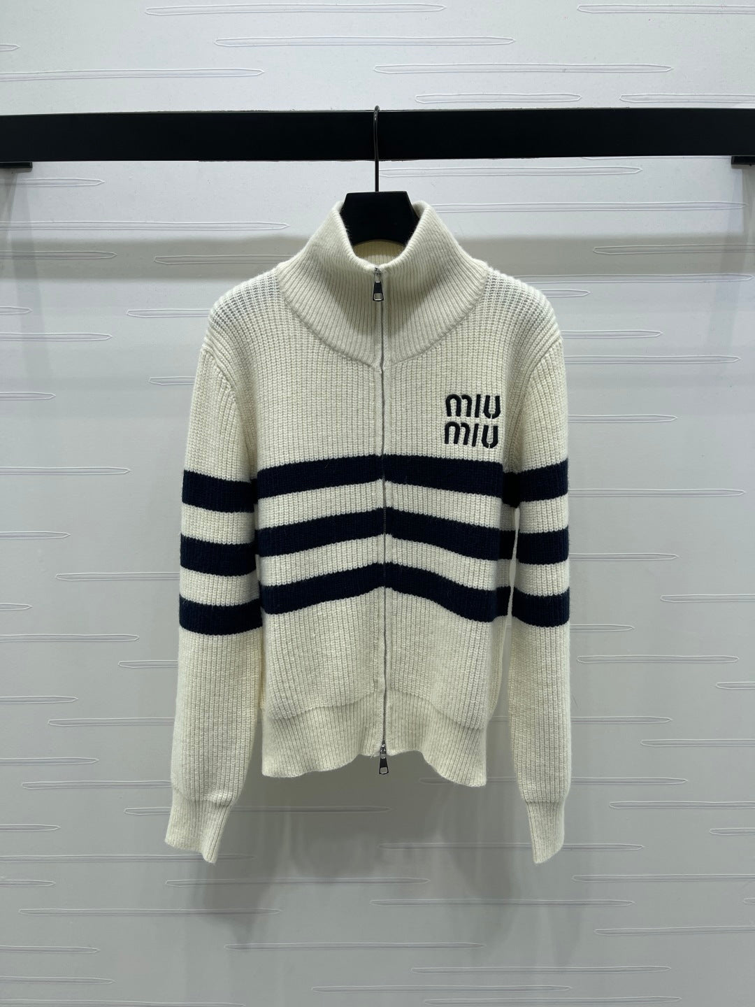 MIUMIU CARDIGAN STYLE 526