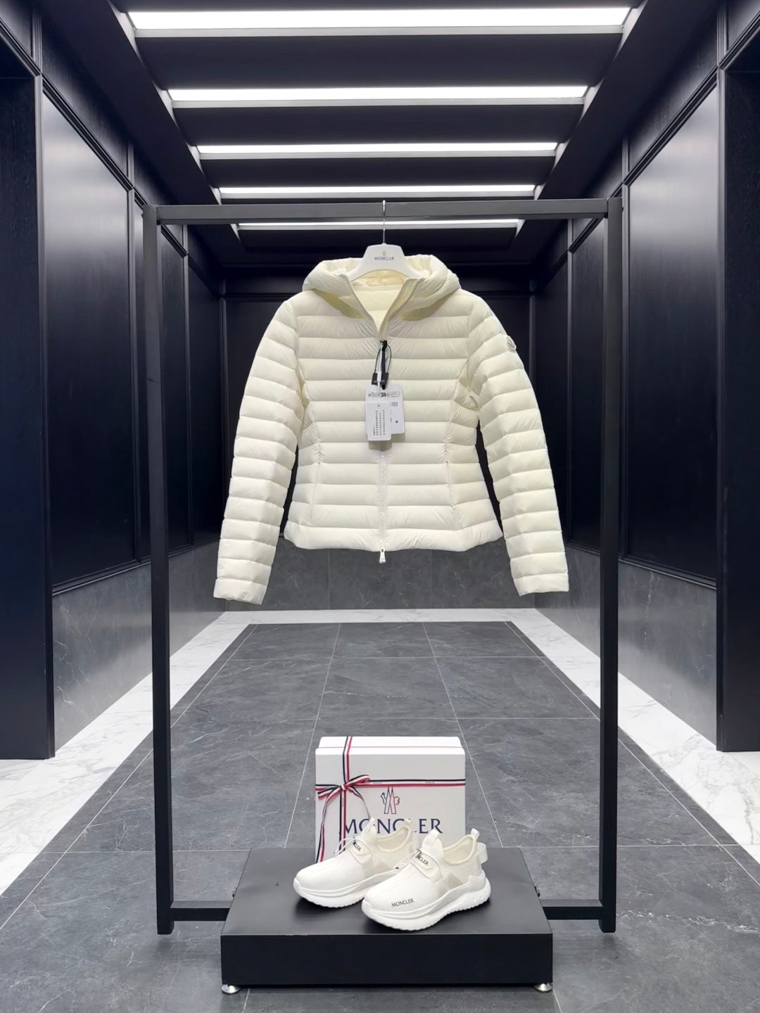 MONCLER 25S JACKET IN WHITE 019
