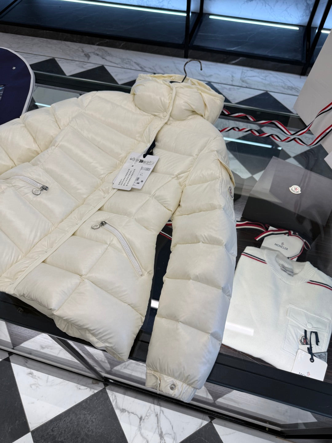 MONCLER 25S JACKET IN WHITE 014