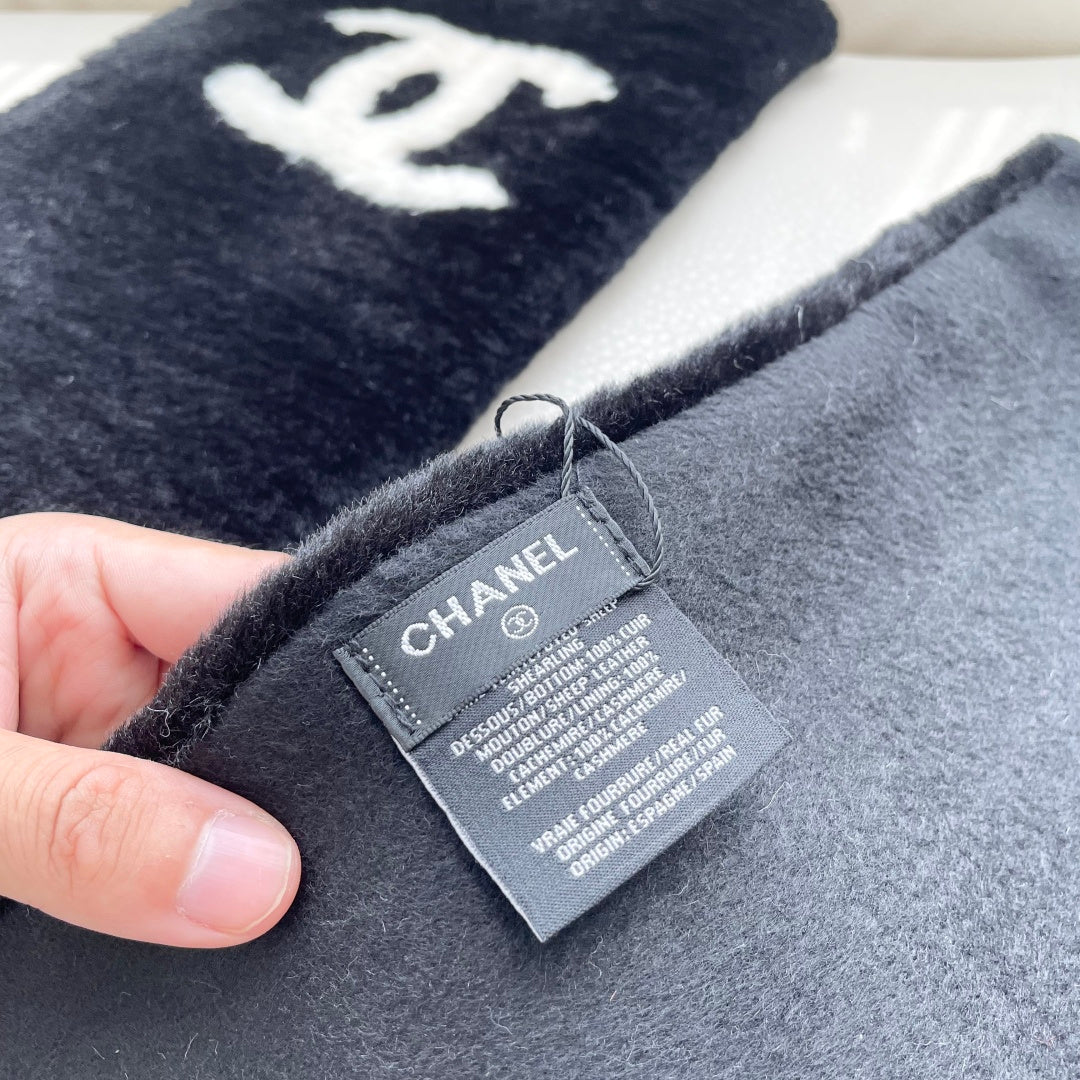 CHANEL 25S SCARF 120 IN FAUX FUR 876434