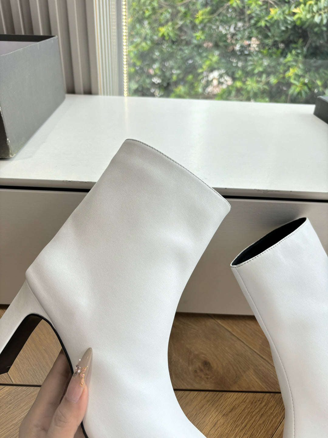 BALENCIAGA 25S ANKLE BOOTS IN WHITE COW LEATHER