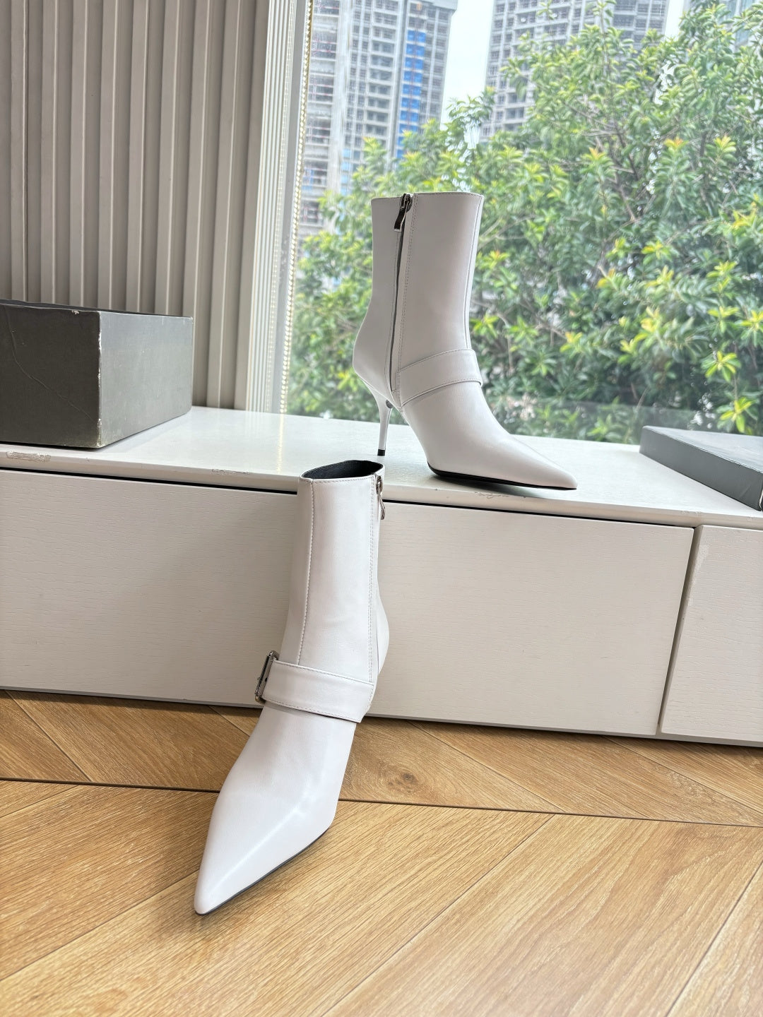 BALENCIAGA 25S ANKLE BOOTS WITH ZIPPER IN WHITE COW LEATHER SILVER HARDWARE