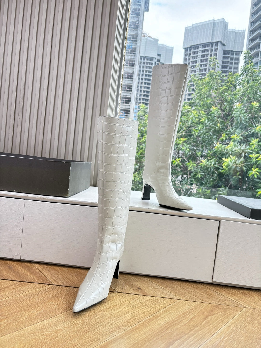 BALENCIAGA 25S HIGH BOOTS IN WHITE EMBOSSED COW LEATHER