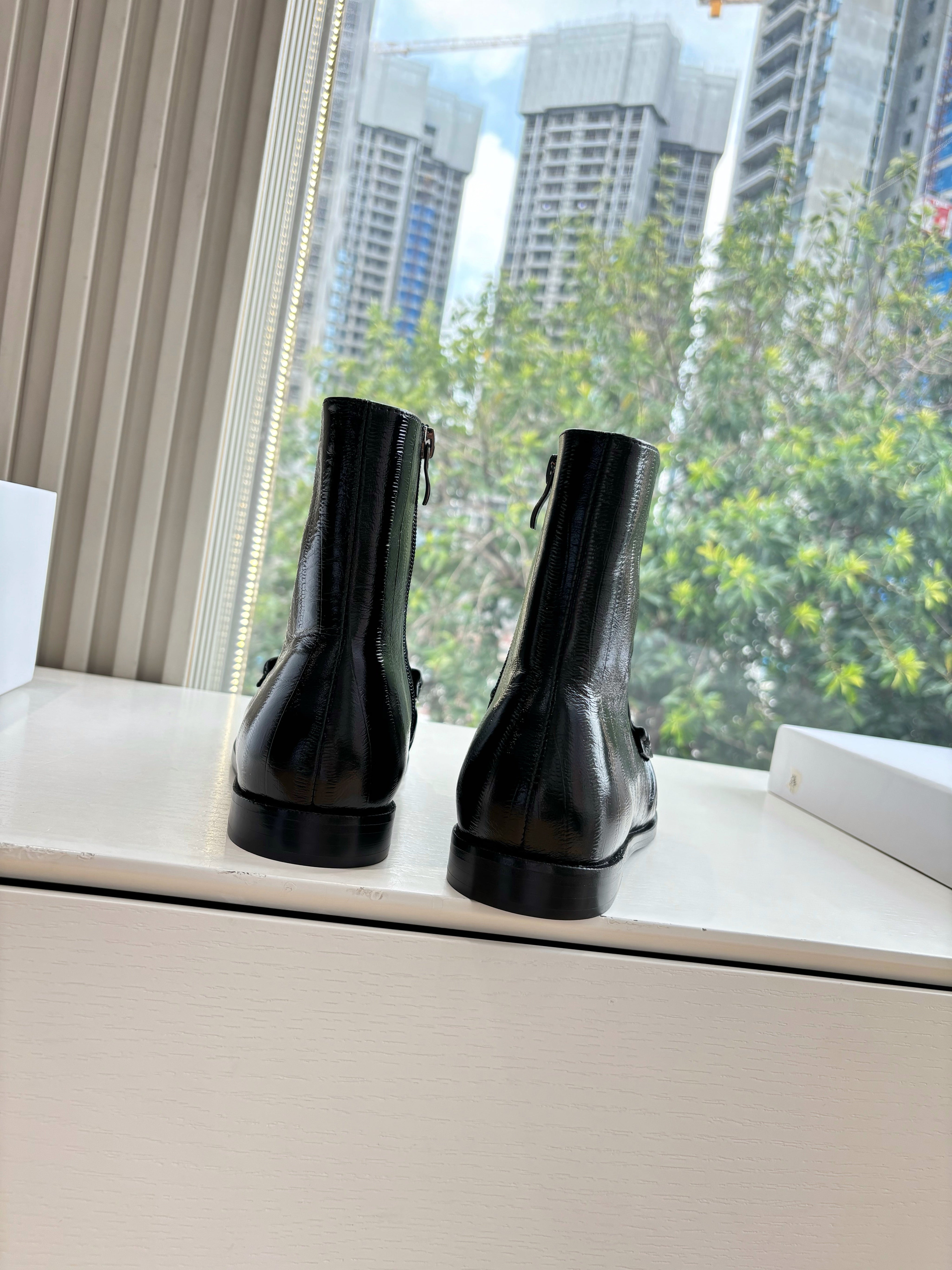 YSL 25S ANKLE FLAT BOOTS IN BLACK EMBOSSED LAMBSKIN WITH SIDE ZIPPER