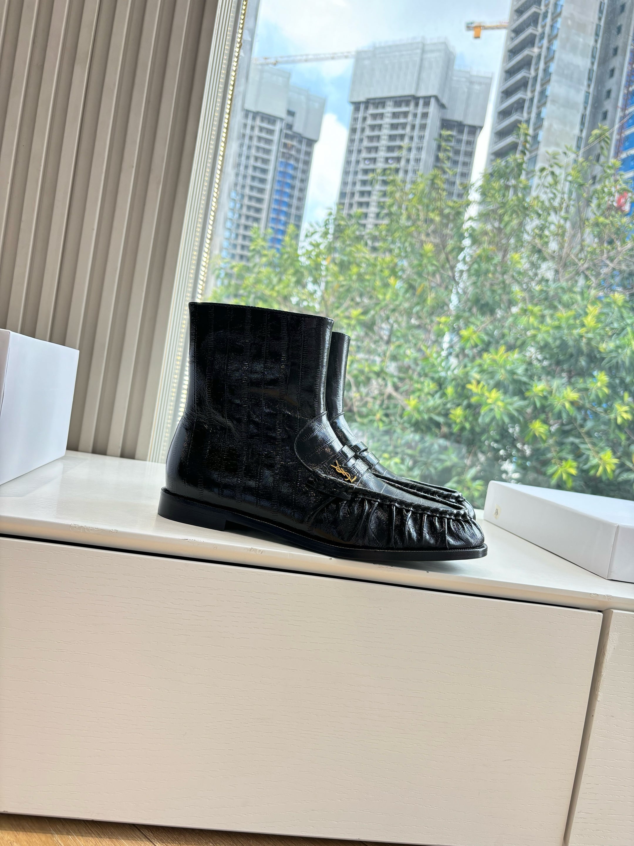 YSL 25S ANKLE FLAT BOOTS IN BLACK EMBOSSED LAMBSKIN WITH SIDE ZIPPER