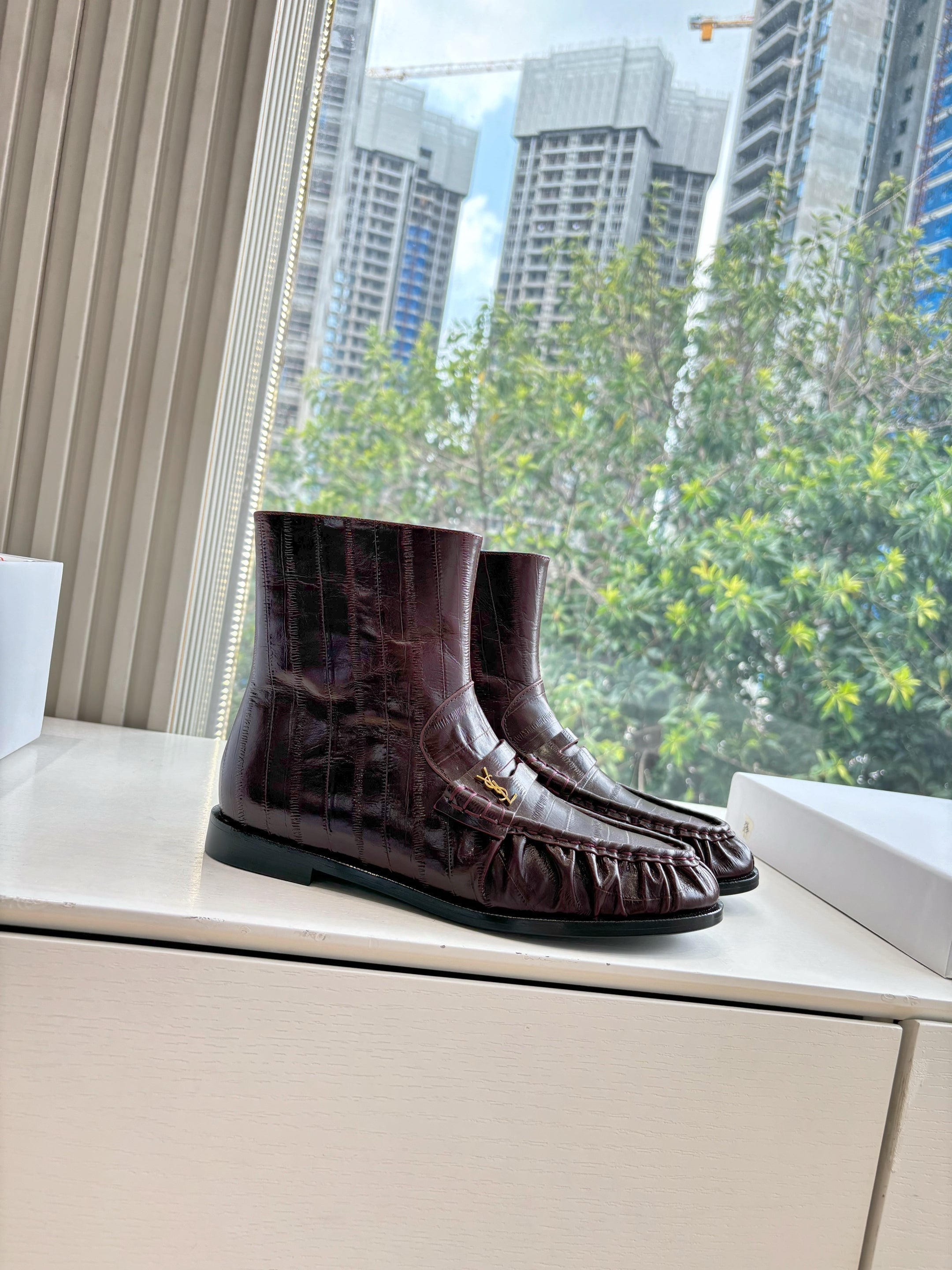 YSL 25S ANKLE FLAT BOOTS IN DEEP REDWOOD EMBOSSED LAMBSKIN WITH SIDE ZIPPER