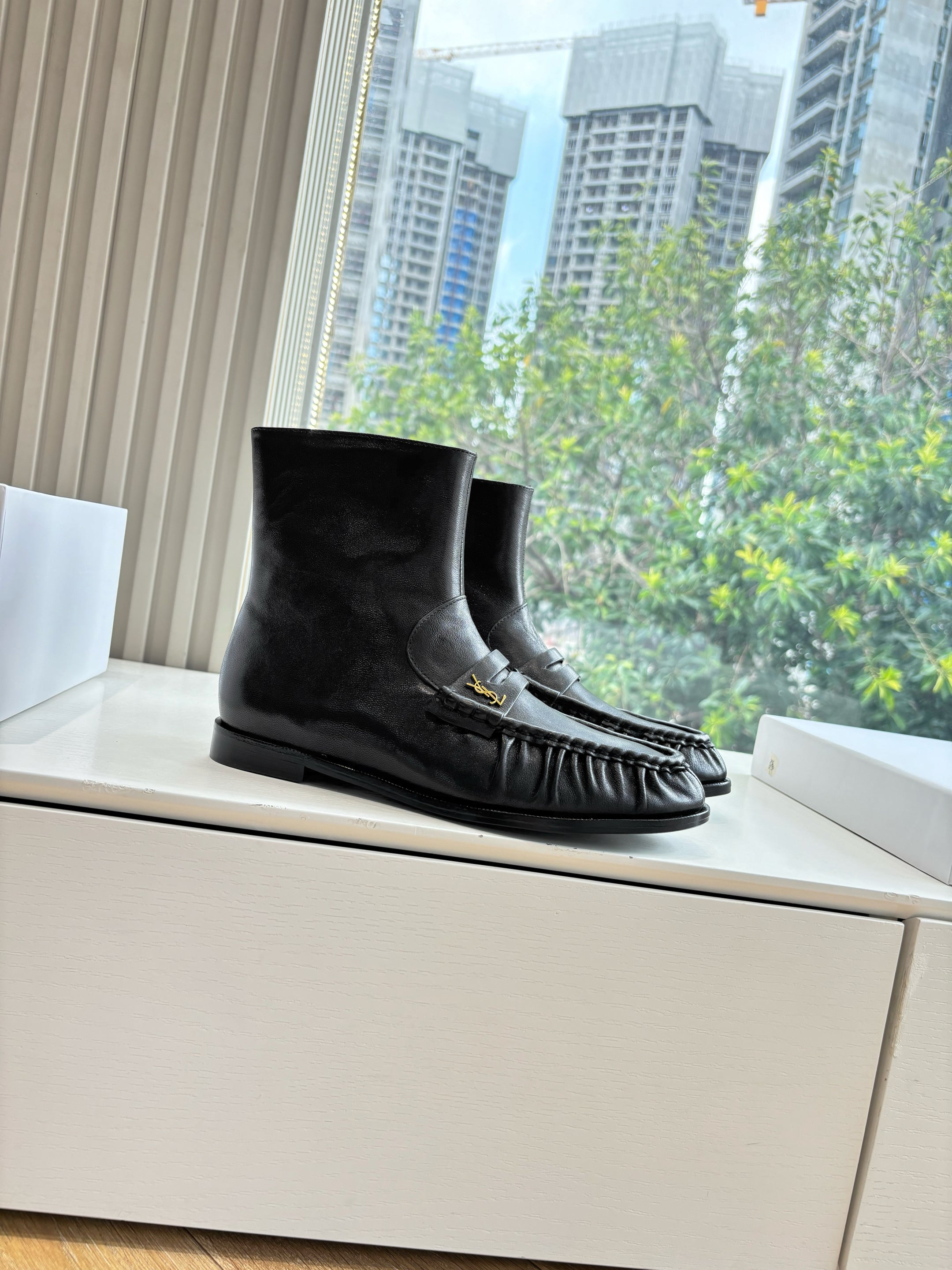 YSL 25S ANKLE FLAT BOOTS IN BLACK LAMBSKIN WITH SIDE ZIPPER