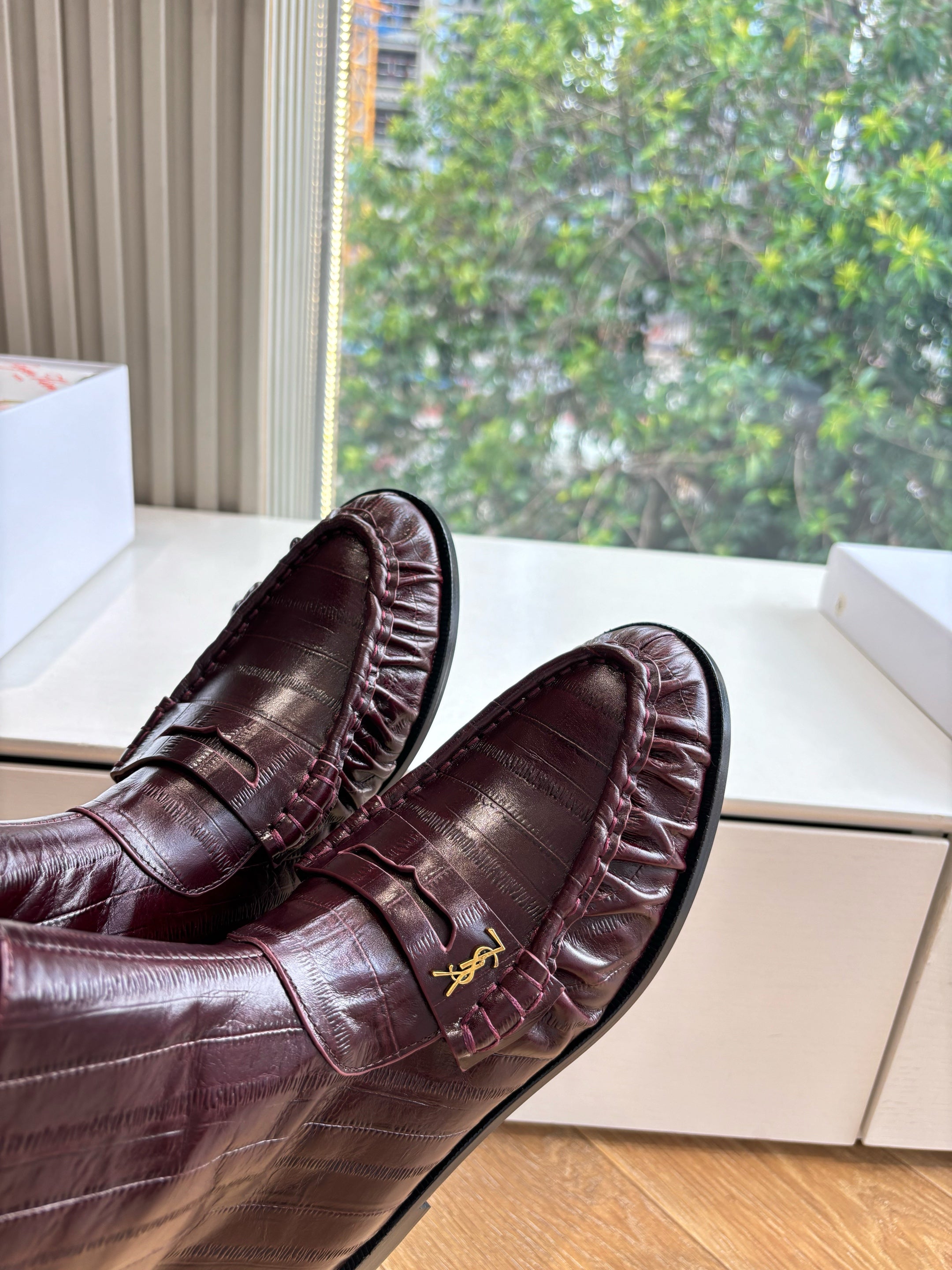 YSL 25S ANKLE FLAT BOOTS IN DEEP REDWOOD EMBOSSED LAMBSKIN WITH SIDE ZIPPER