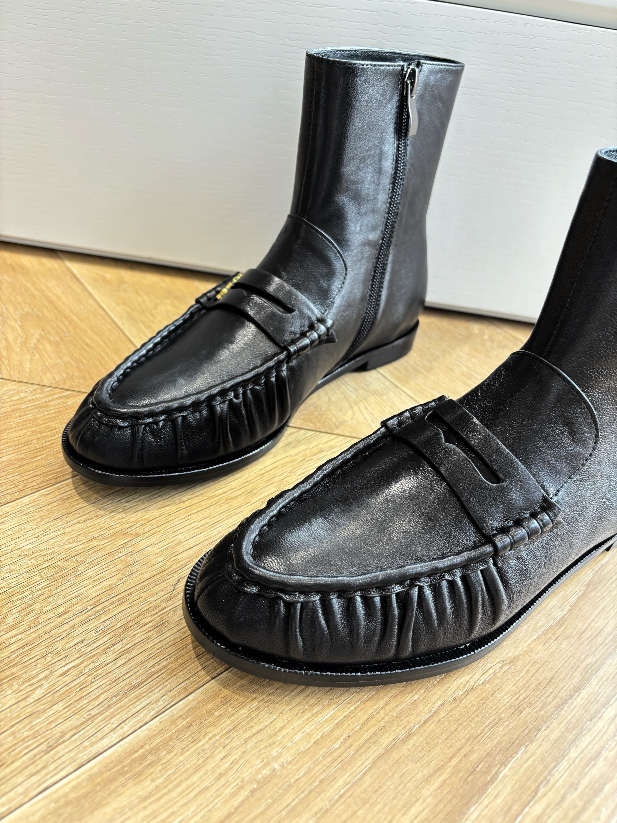 YSL 25S ANKLE FLAT BOOTS IN BLACK LAMBSKIN WITH SIDE ZIPPER