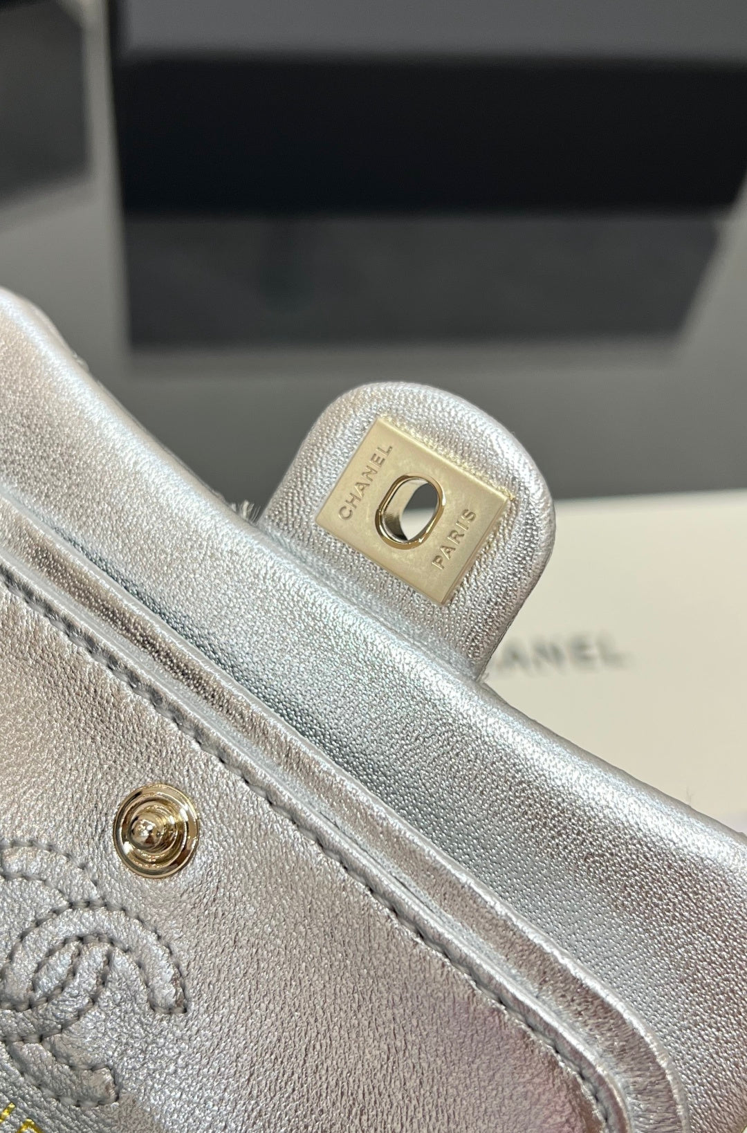 CHANEL 25S FLAP CHARM BAG 13 IN SILVER METALLIC LAMBSKIN