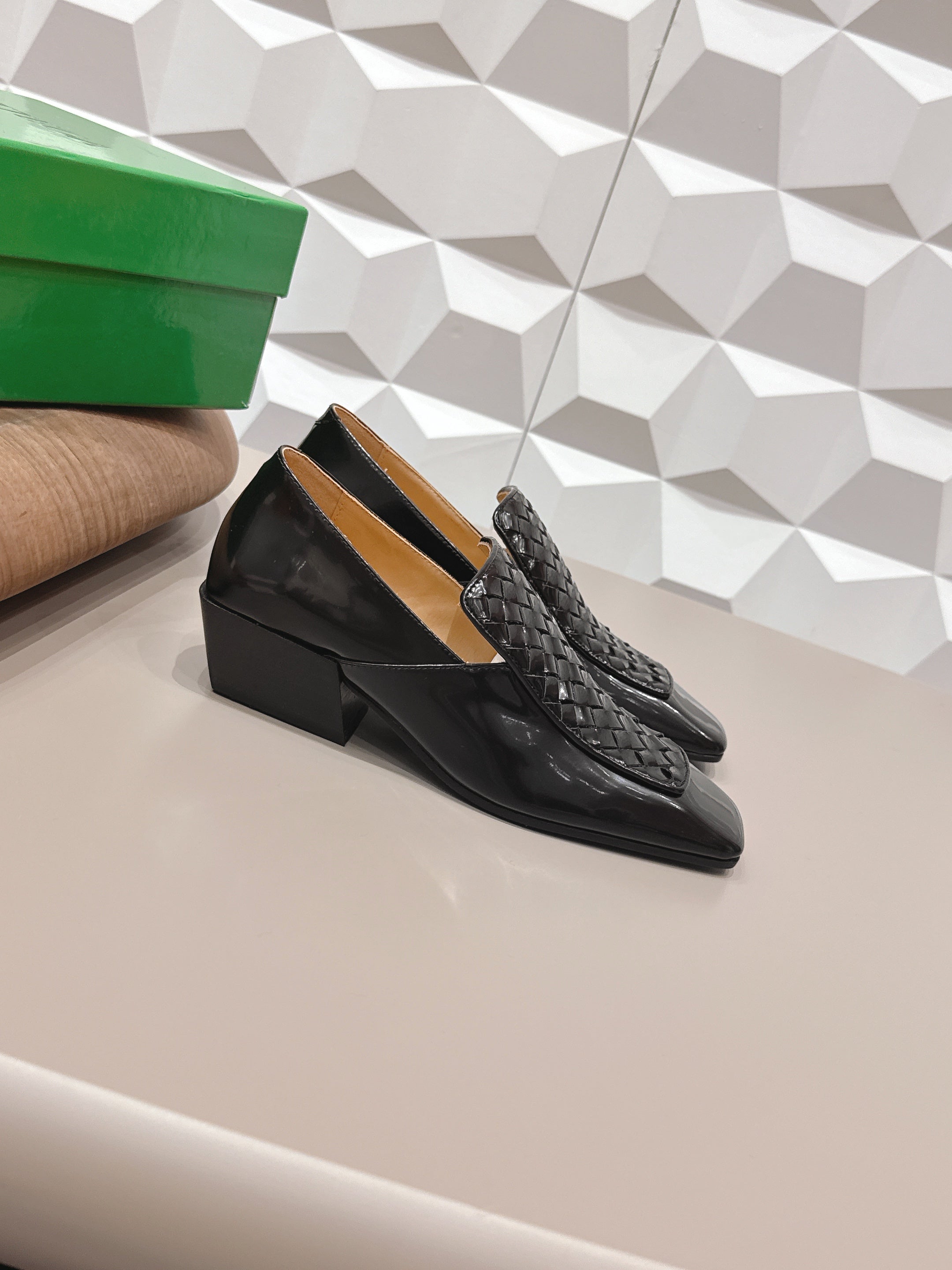 BOTTEGA VENETA 26S VENTURA LOAFERS 40 MM IN BLACK INTRECCIATO CALFSKIN