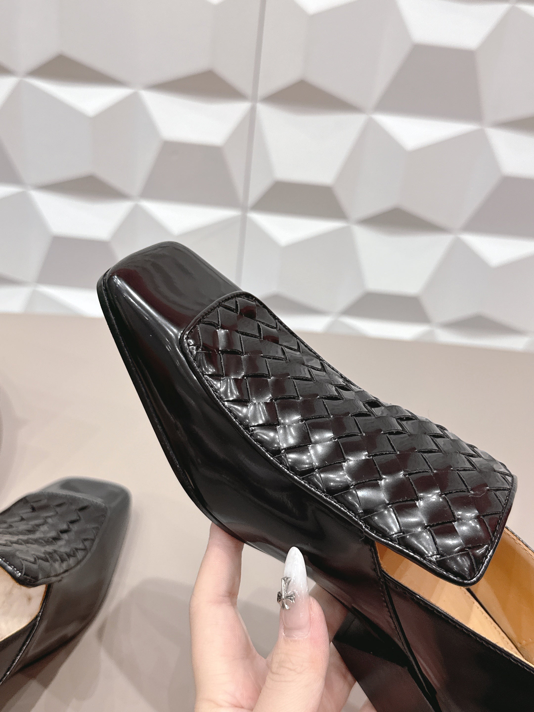 BOTTEGA VENETA 26S VENTURA LOAFERS 40 MM IN BLACK INTRECCIATO CALFSKIN