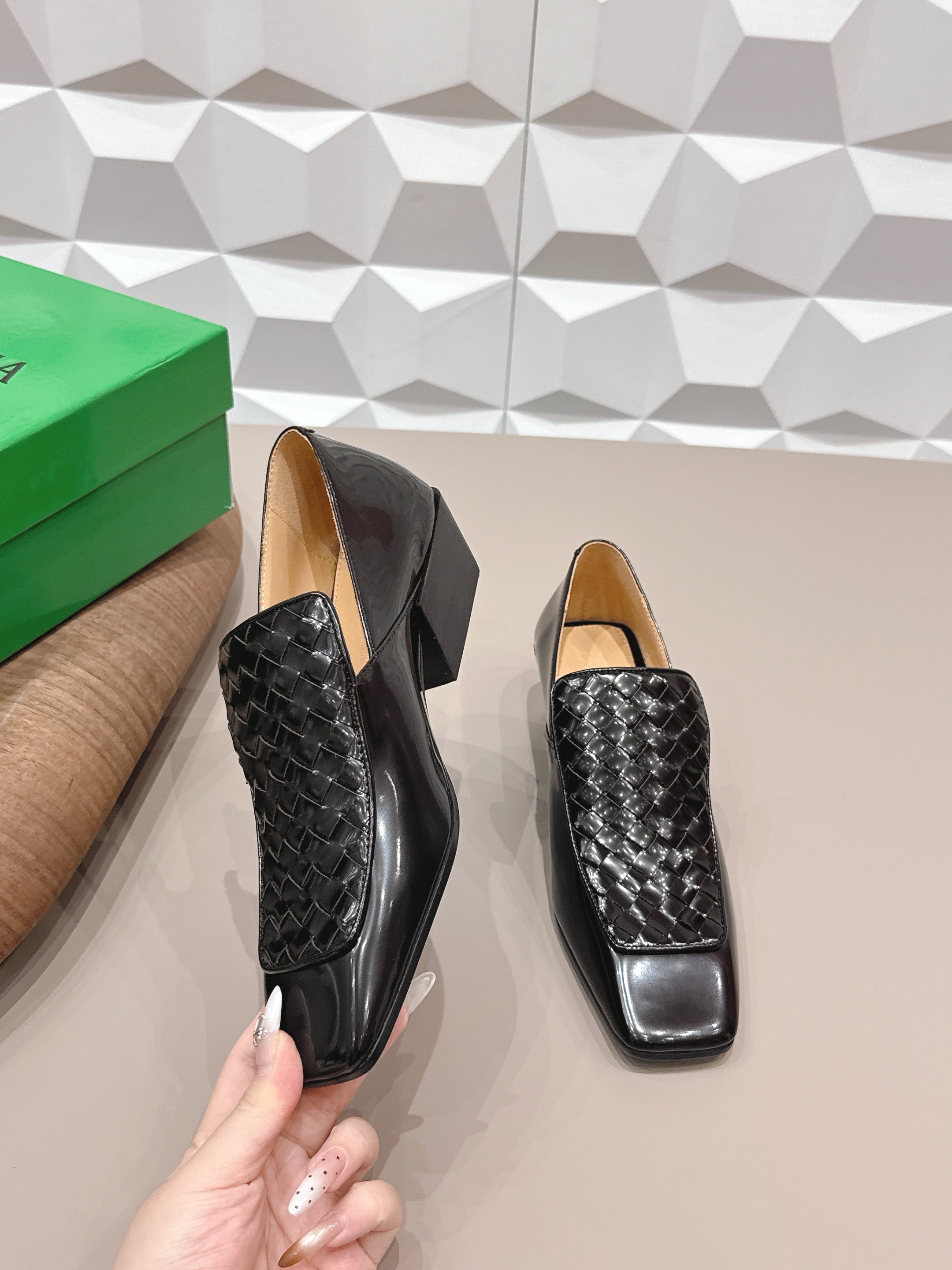 BOTTEGA VENETA 26S VENTURA LOAFERS 40 MM IN BLACK INTRECCIATO CALFSKIN