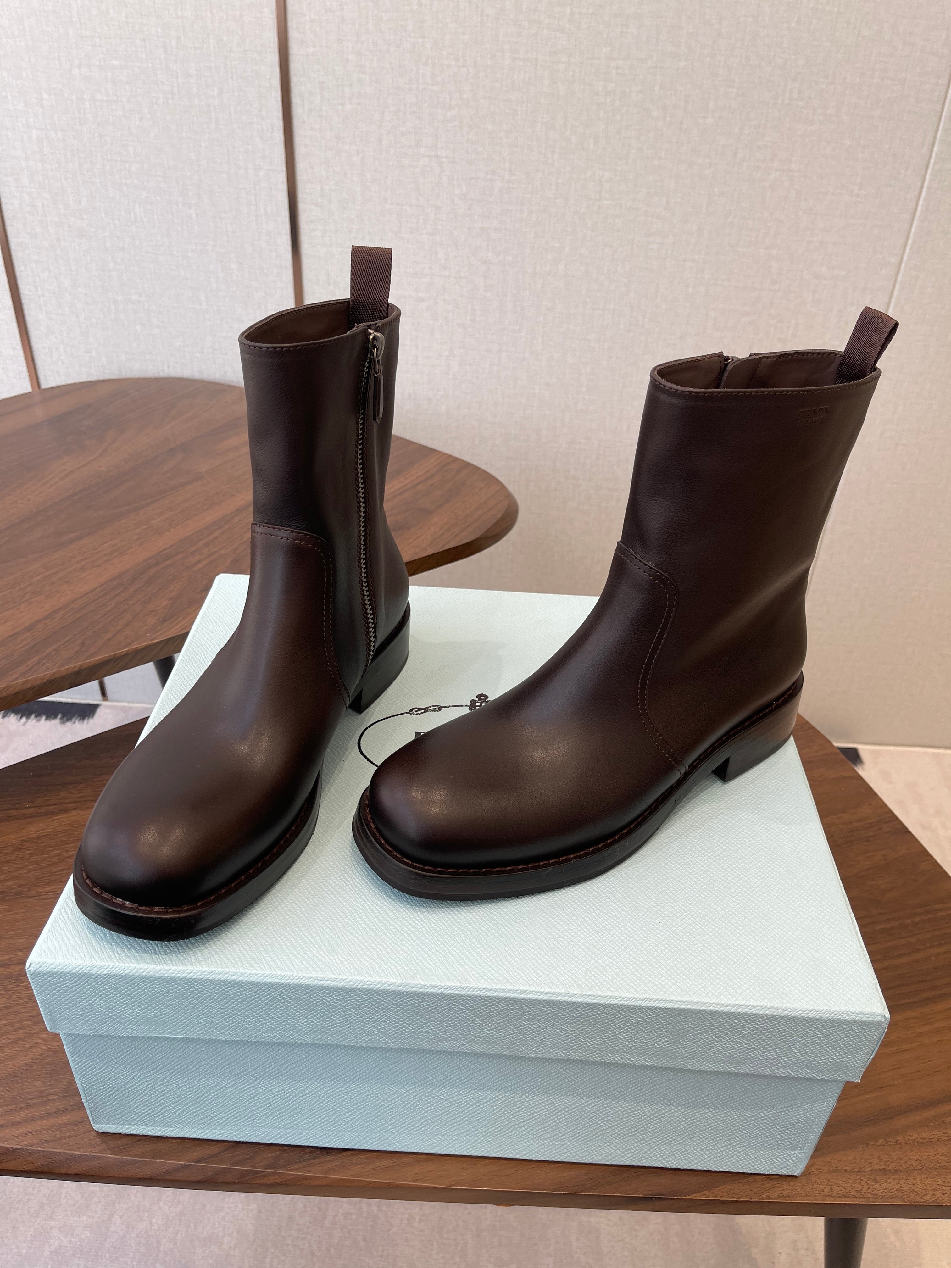 PRADA 25S COWBOY BOOTS IN DARK BROWN CALFSKIN