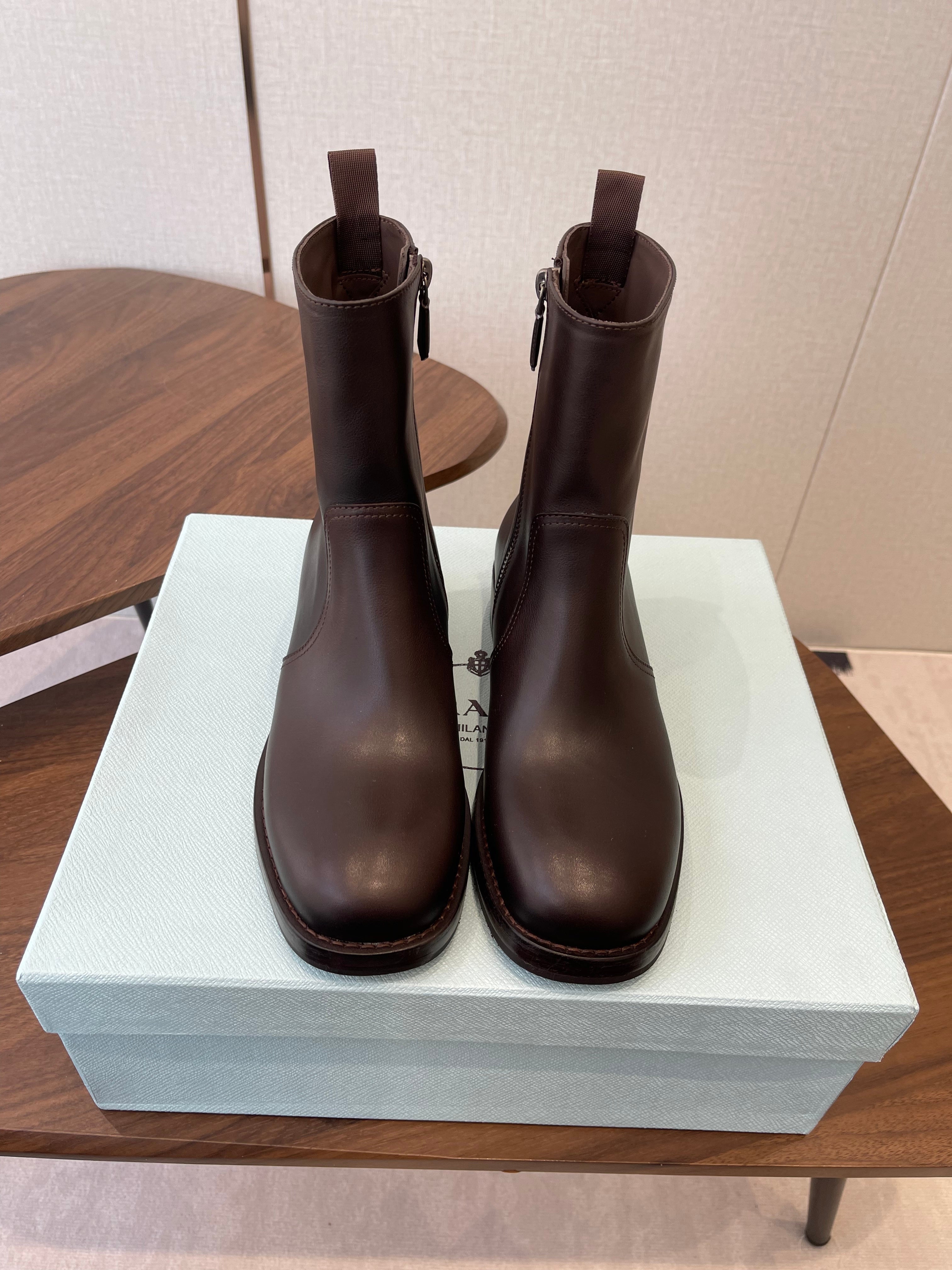 PRADA 25S COWBOY BOOTS IN DARK BROWN CALFSKIN