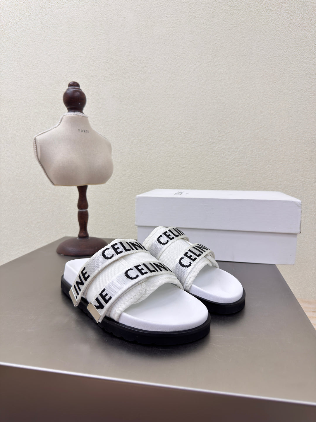 CELINE 25S FLAT SANDALS ARC DE TRIOMPHE IN WHITE CALFSKIN AND CANVAS