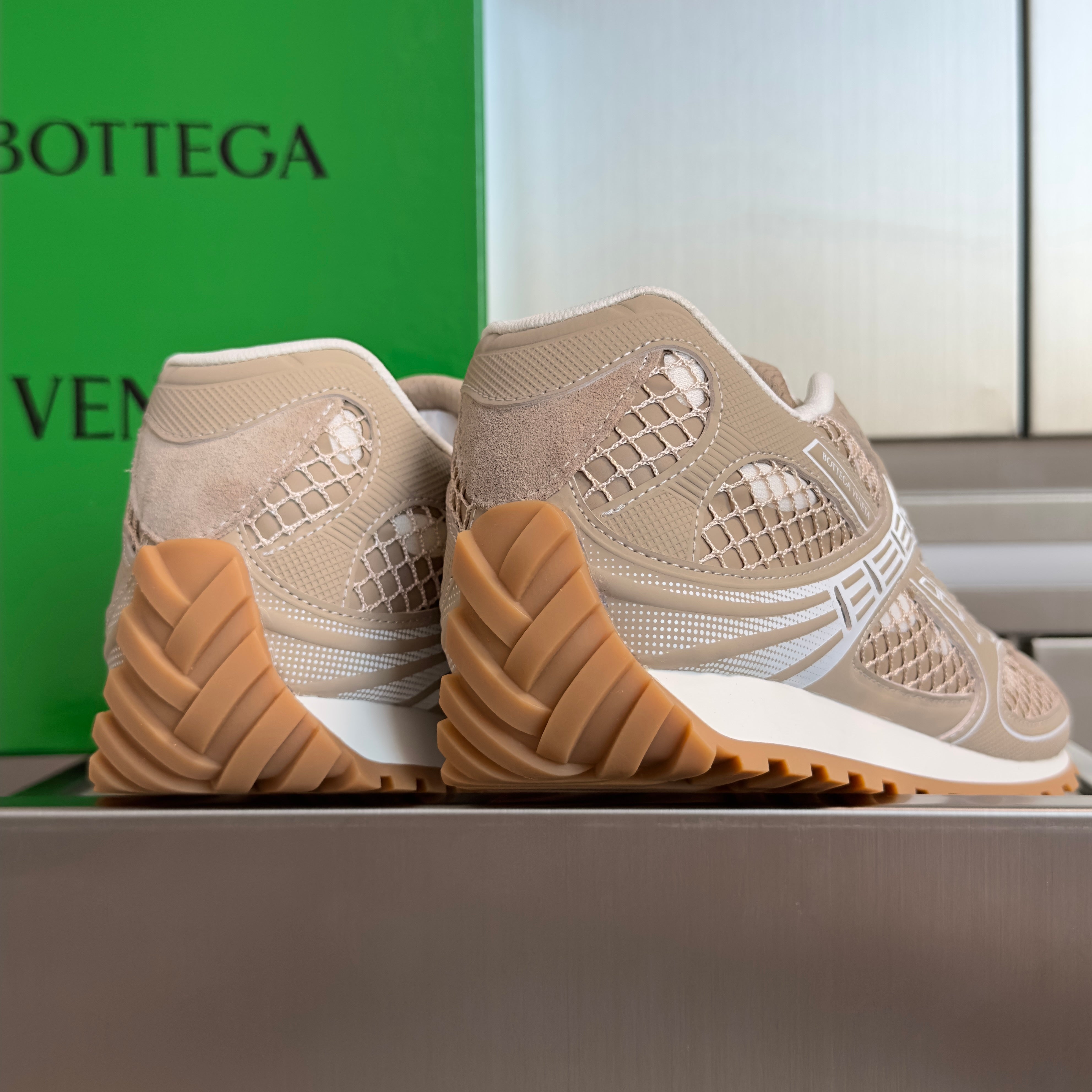 BOTTEGA VENETA 26S SNEAKERS IN BEIGE TPU MATERIAL AND SUEDE