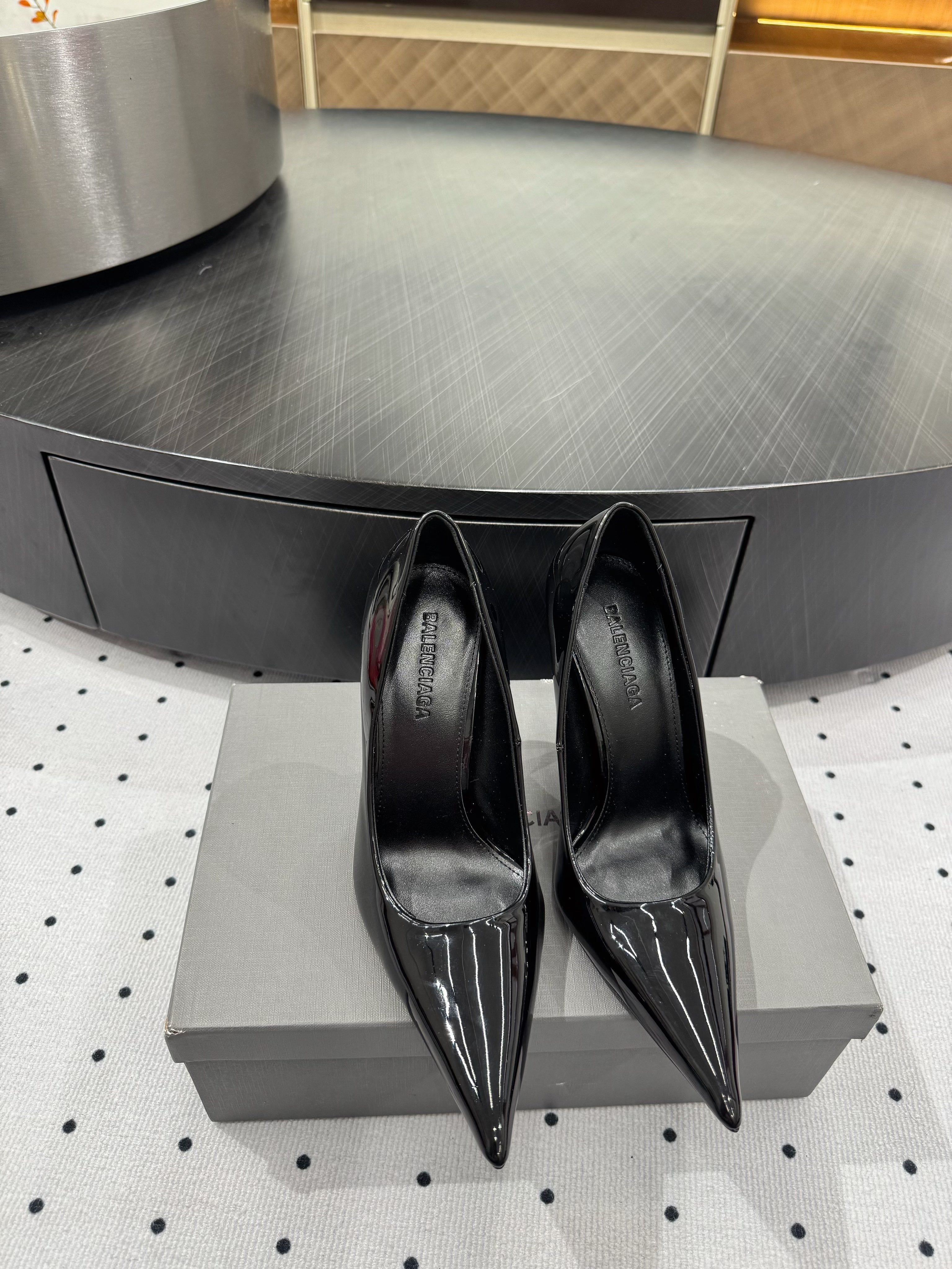 AVENUE 105MM PUMP IN BLACK PATENT CALFSKIN