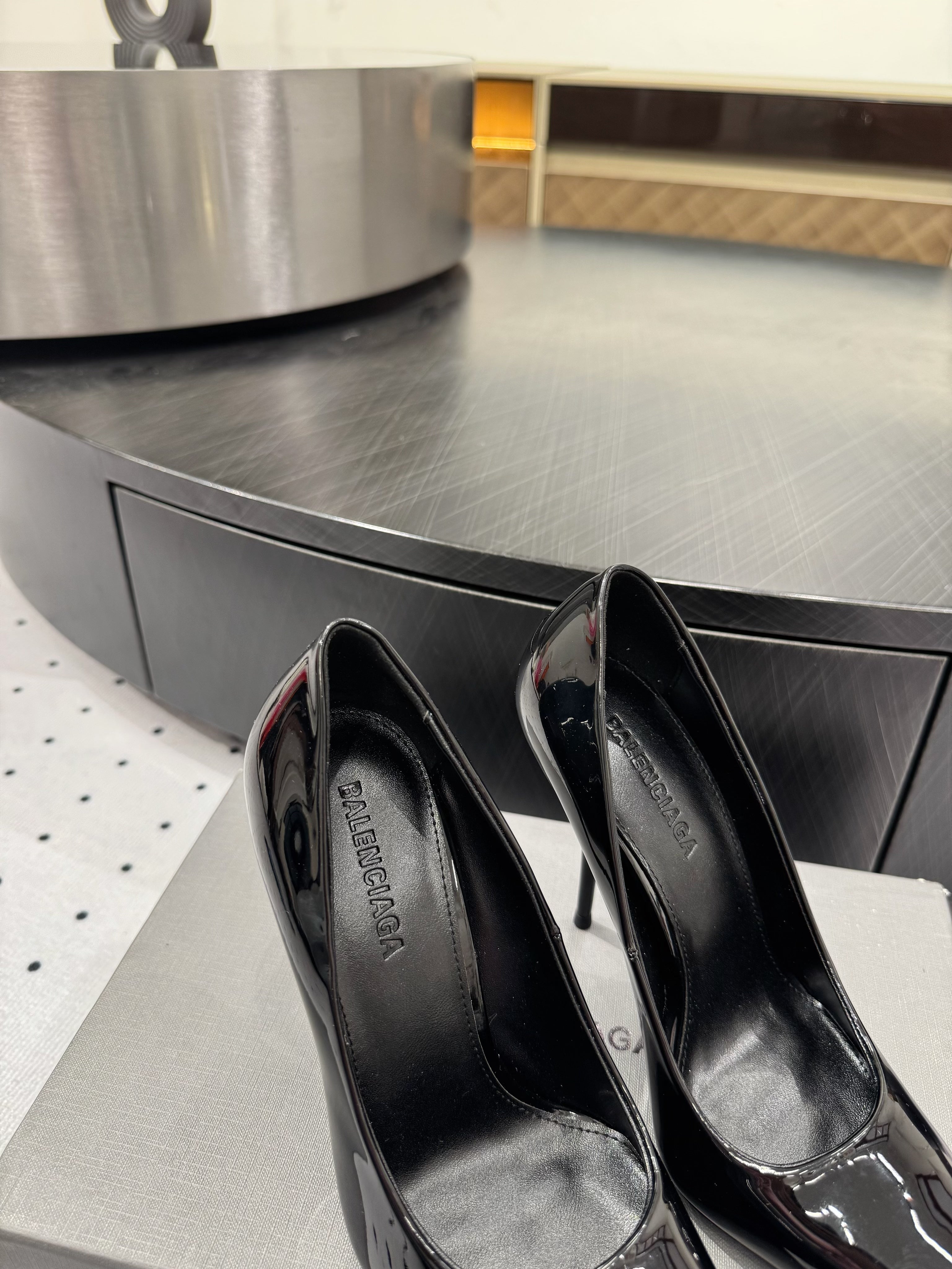 AVENUE 105MM PUMP IN BLACK PATENT CALFSKIN