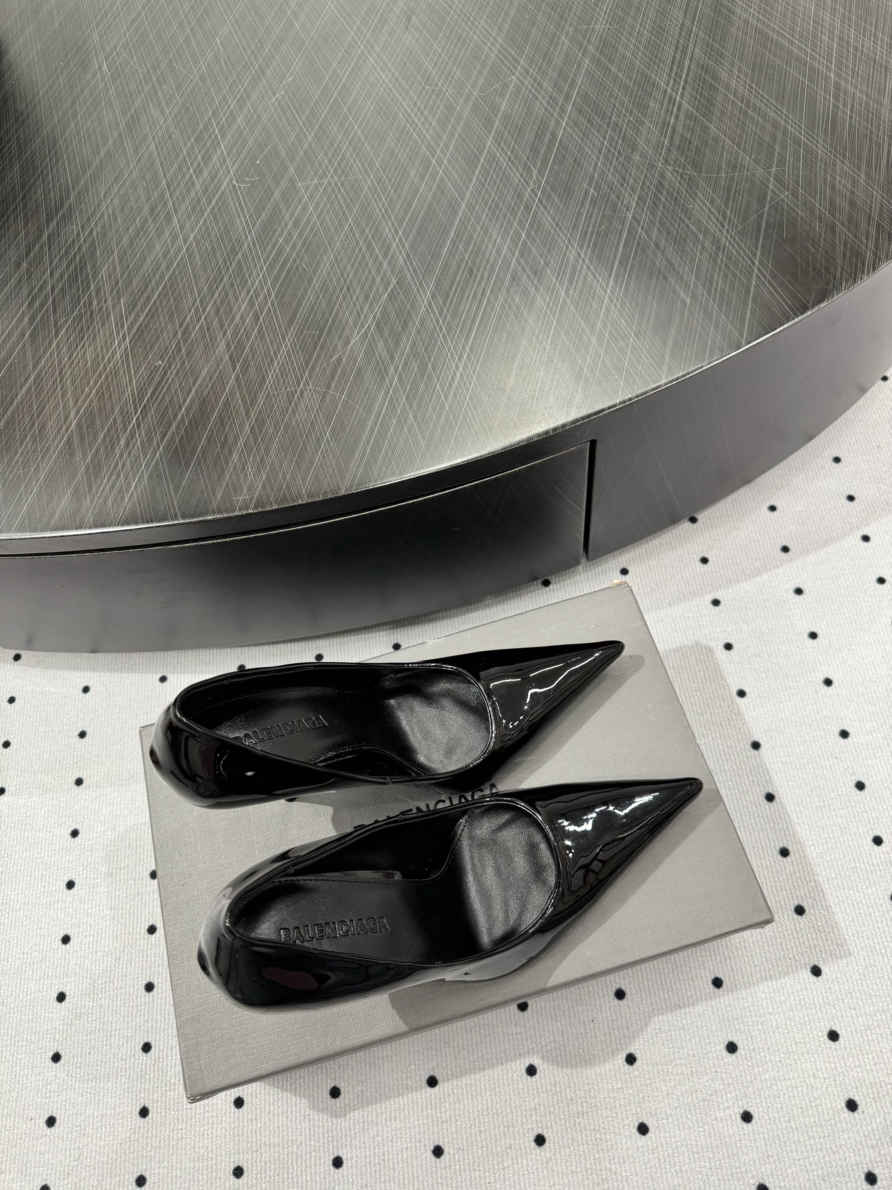 AVENUE 105MM PUMP IN BLACK PATENT CALFSKIN