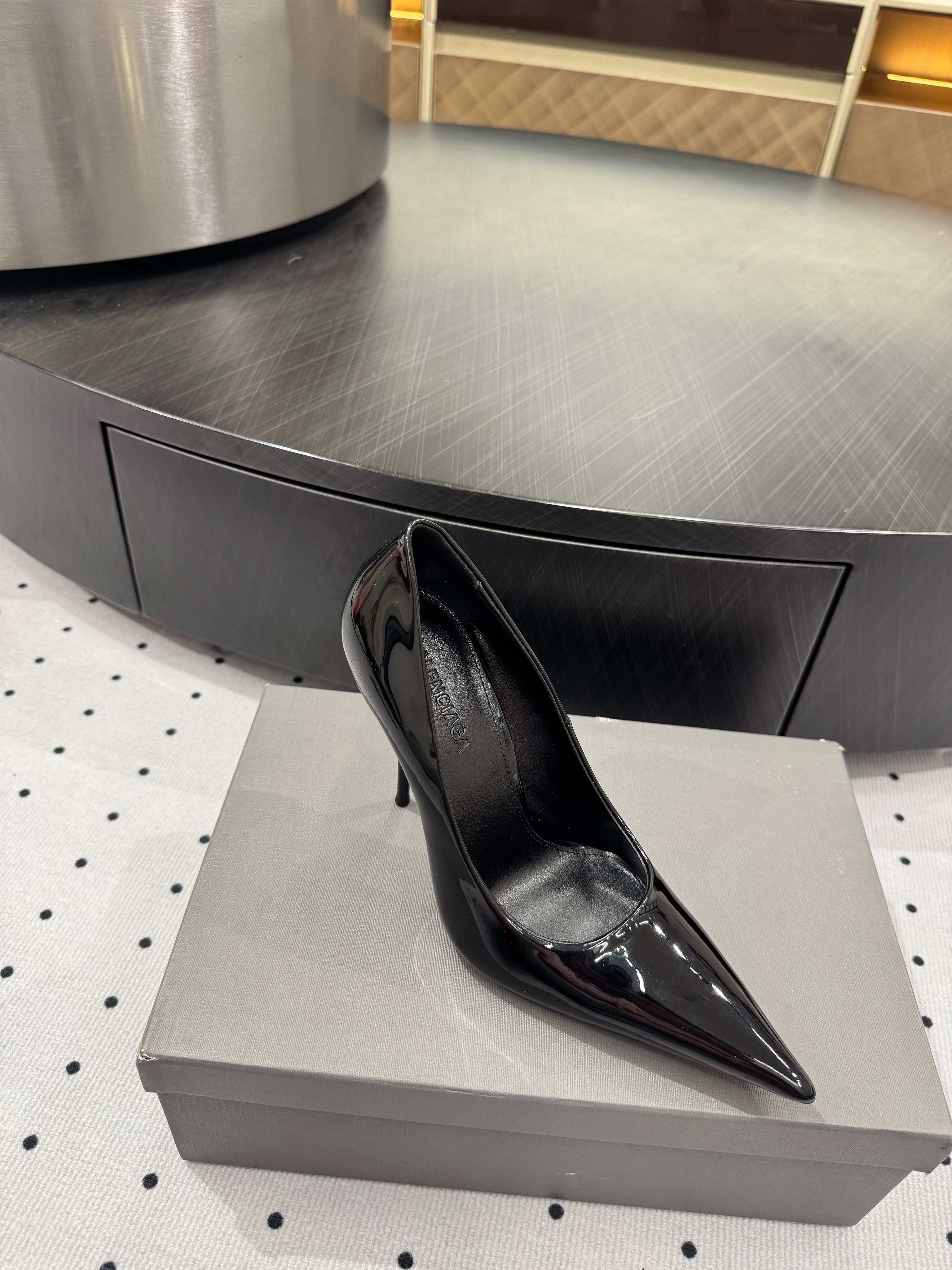 AVENUE 105MM PUMP IN BLACK PATENT CALFSKIN