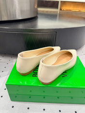 BOTTEGA VENETA 26S BALLET FLATS IN LIGHT BEIGE CALFSKIN