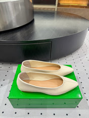 BOTTEGA VENETA 26S BALLET FLATS IN LIGHT BEIGE CALFSKIN