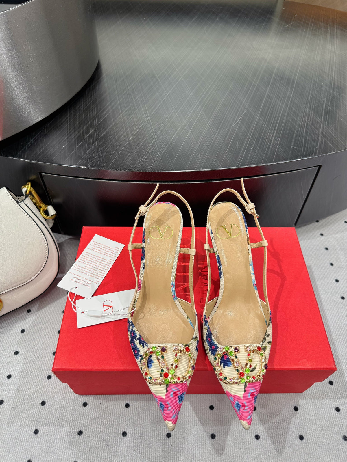 VLTN HIGH SLINGBACK 25S 80 MM IN WHITE MIX PINK FABRIC AND CALFSKIN